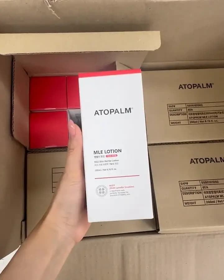 Korean beauty products checked before wholesale shipment from Korea.